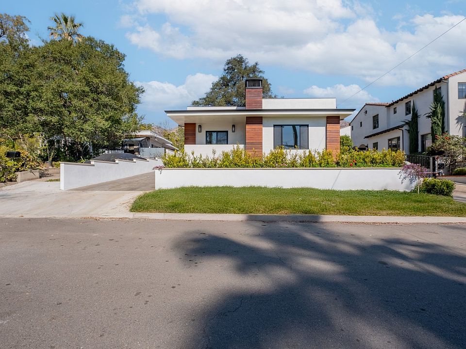 1st image of 421 W Mariposa Ave