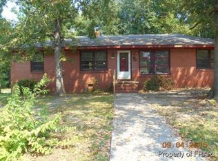 1906 Overlook Dr, Fayetteville, NC 28301