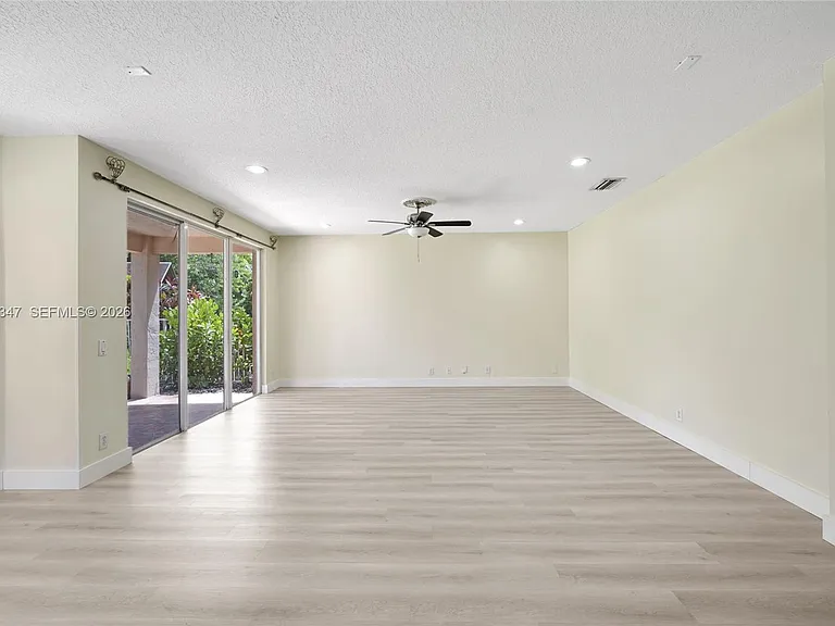 4312 Laurel Ridge Cir — Photo 11