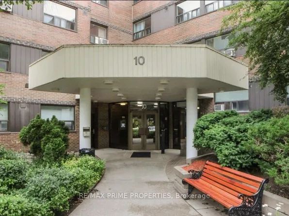 10 Sunrise Ave #214, Toronto, ON M4A 2R1