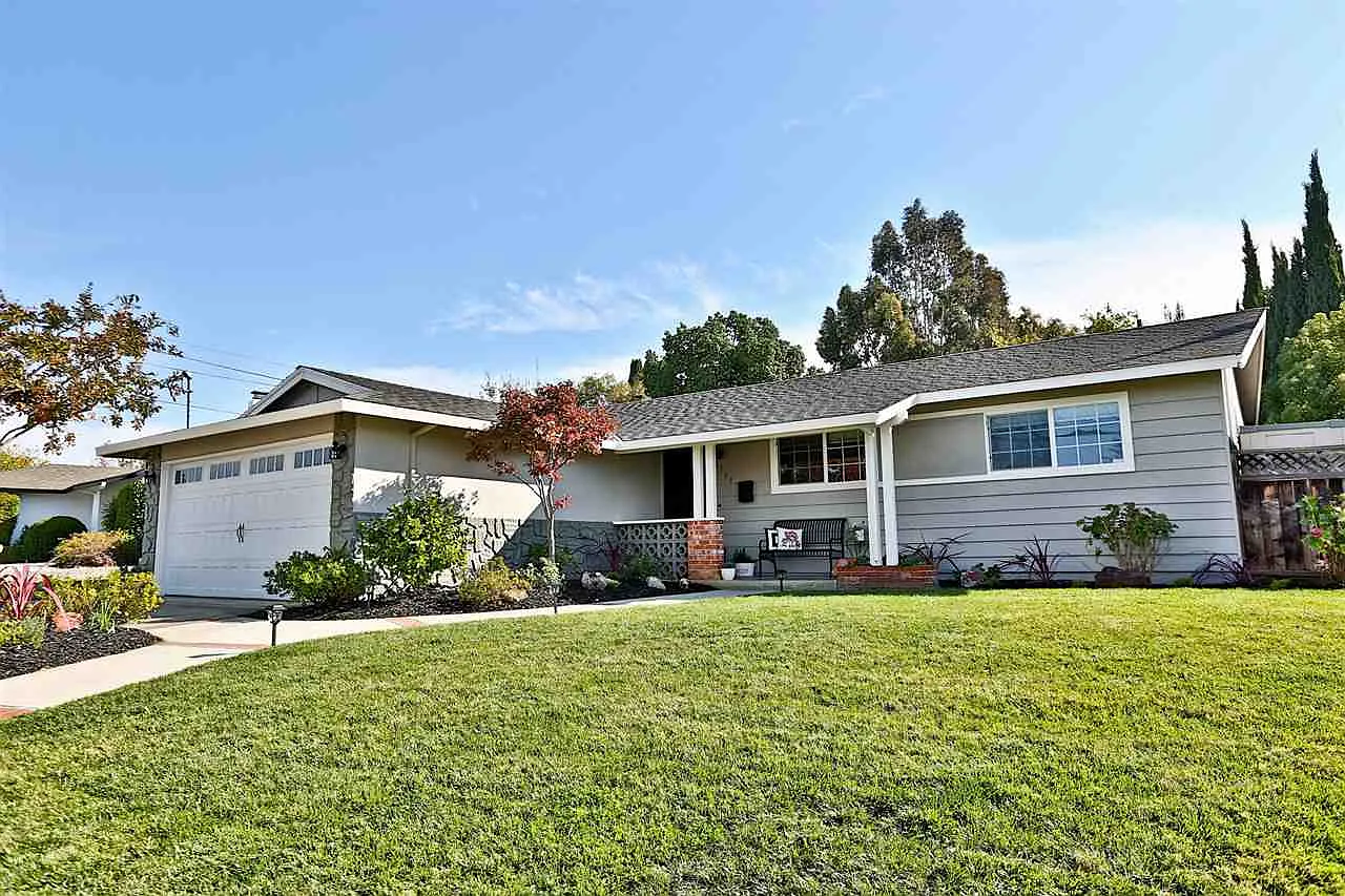 1319 Kansas Cir photo 1