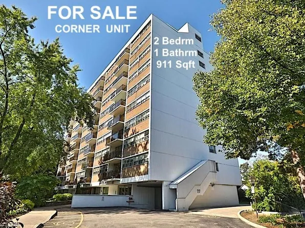 212 Kerr St #702, Oakville, ON L6K 3B1