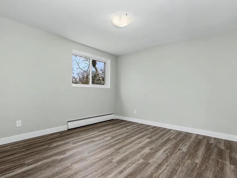 124 Tupper Cres #308 — Photo 9