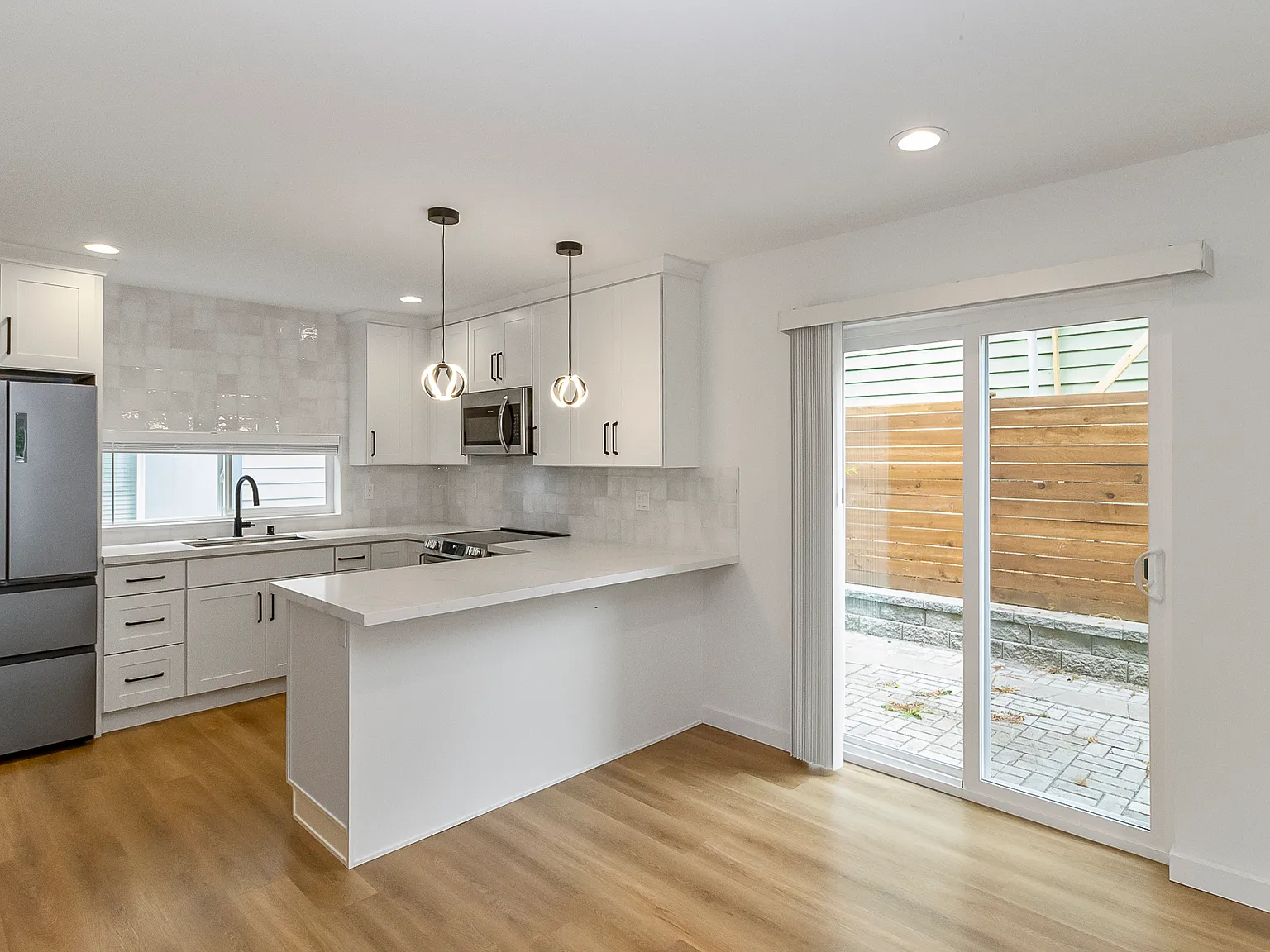 2 bed, 950 sqft, $2,895 — Photo 3