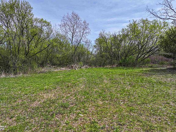 4th image of 3353 S Center Rd
