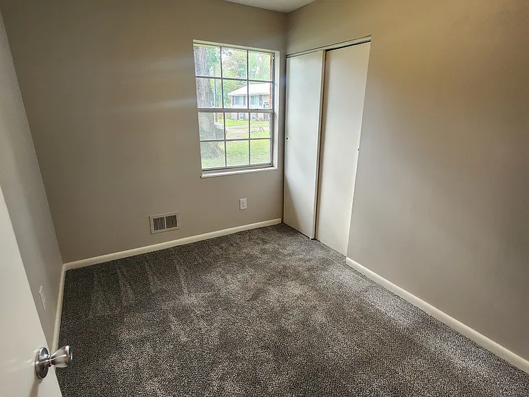 10210 Nola Dr — Photo 15