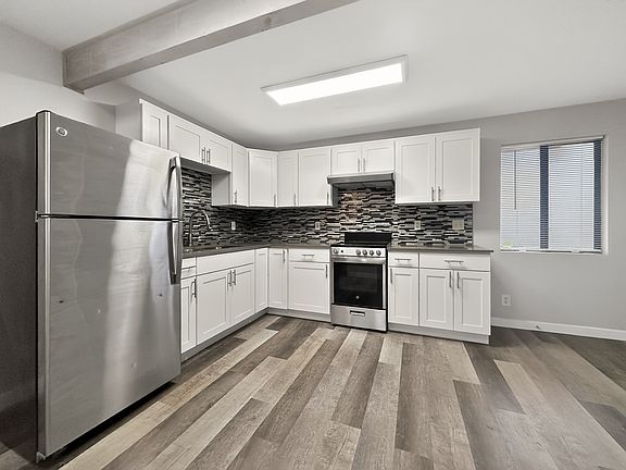 4th image of 5521 Brooklyn Ave NE #B