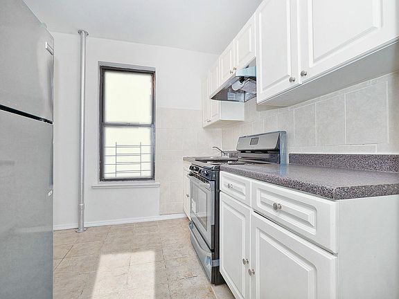 2nd image of 2492 A C Powell Blvd APT 6