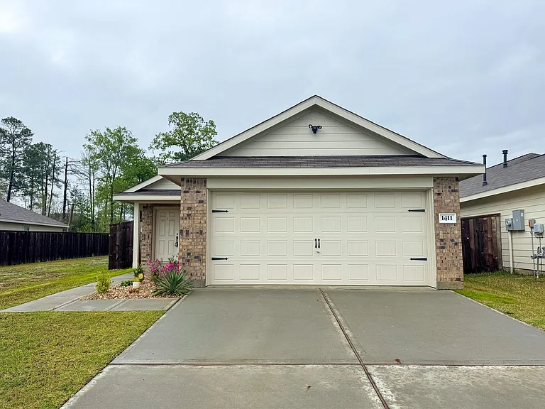 1411 Las Cuevas Dr — Photo 3