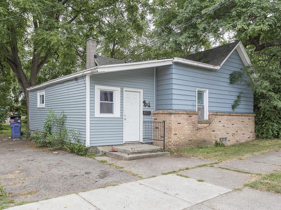1st image of 1136 Courtney St NW
