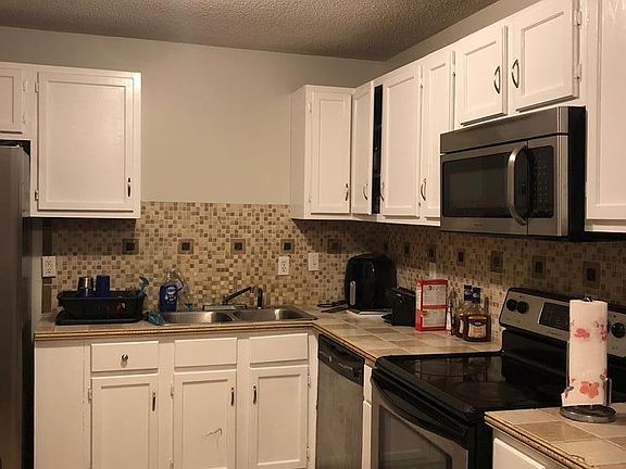 4th image of 2217 Hickory Dr