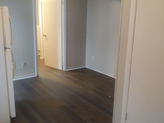5th image of 112 E Jefferson St #4