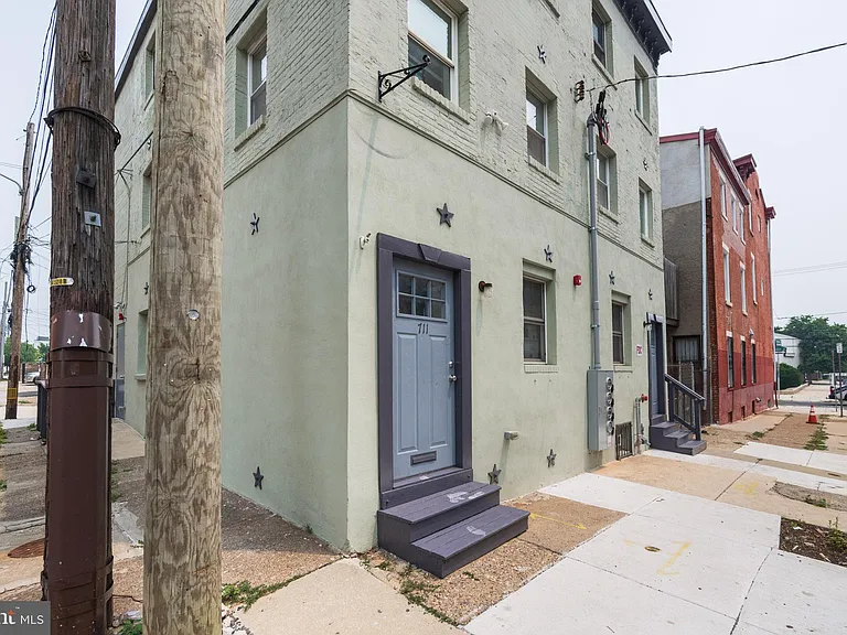 711 W Thompson St #2F — Photo 16