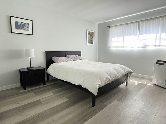 4th image of 404 San Vicente Blvd Unit 105