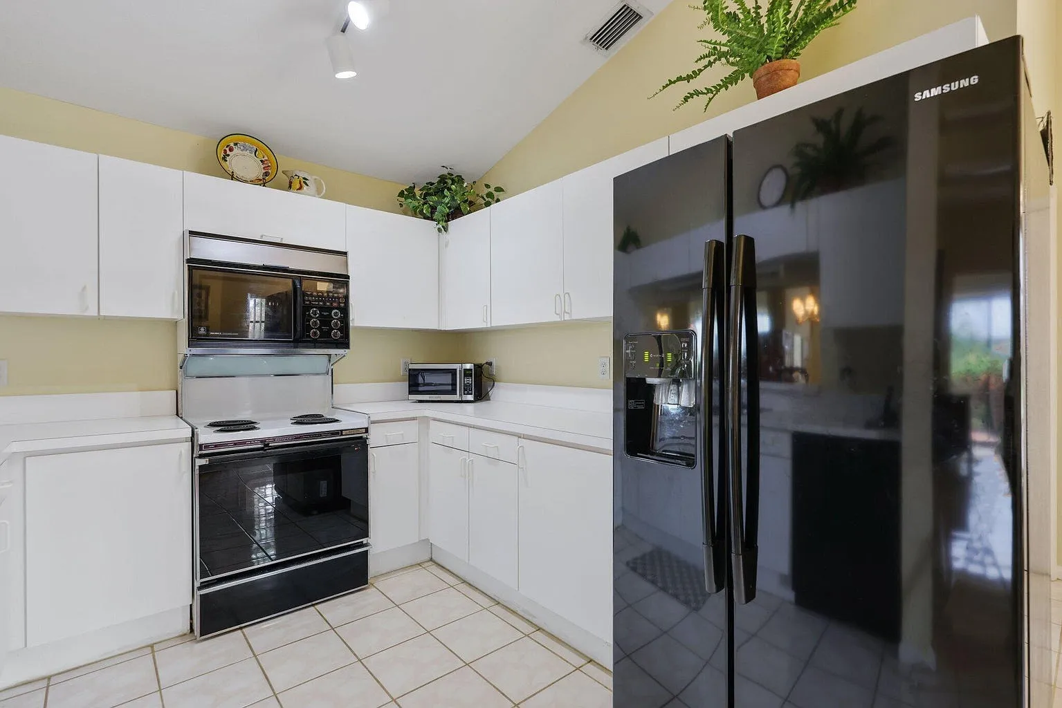 3 bed, 1632 sqft, $2,850 — Photo 3