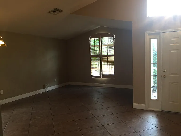 2409 Clareside Dr — Photo 12