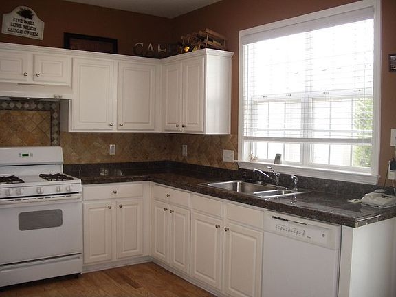 Another look at the kitchen