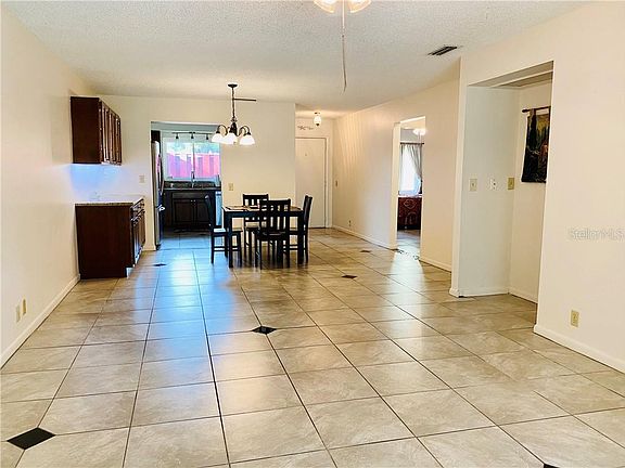 5th image of 1002 Medinah Dr #19