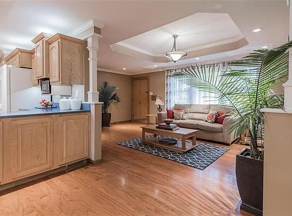 5th image of 33 Montague Ct