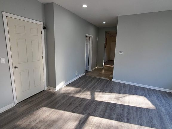 4th image of 46-48 Schley St #1