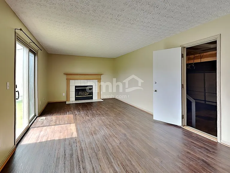 5563 Crenton Dr — Photo 5