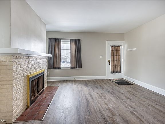 2nd image of 1215 Gladys Ave