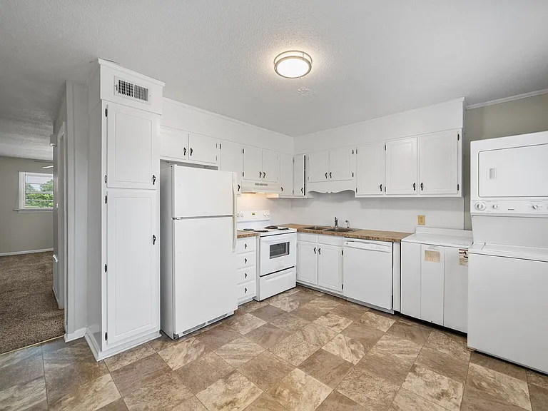 110 Hedgecock Ave #8 — Photo 5