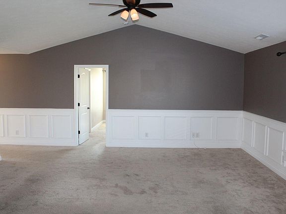 3rd image of 7650 Woodcrest Dr