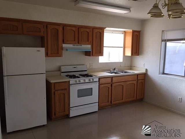 2nd image of 222 E Los Valles St