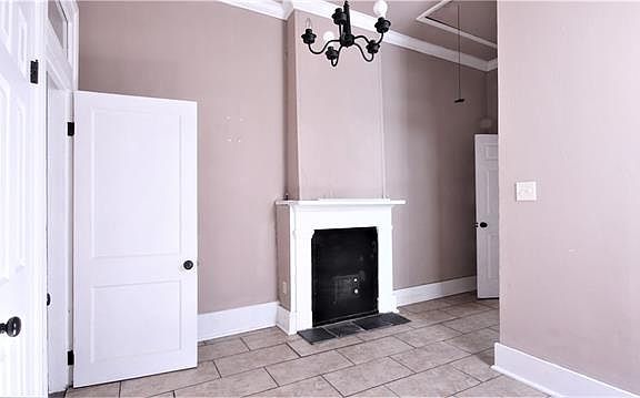 4th image of 1921 Amelia St