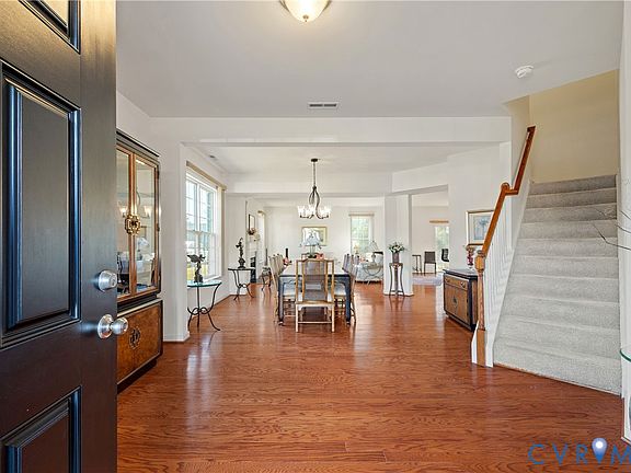 3rd image of 326 Hickson Dr