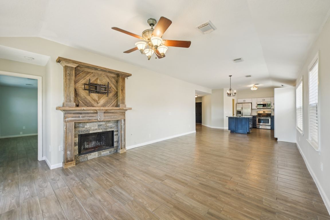 Eagle Canyon Way-1504-007.jpg