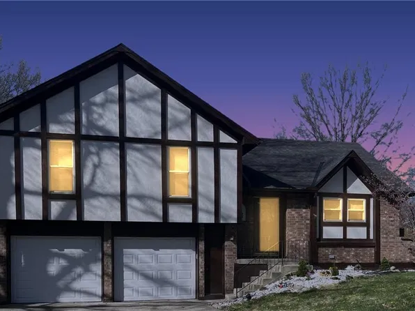 8100 N Stoddard Cir, Kansas City, MO 64152