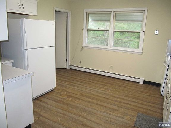 5th image of 90 Bank St #2
