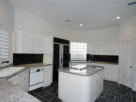 5th image of 2206 Twin Oaks Blvd
