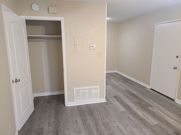 3rd image of 117 Alder Ave S #E