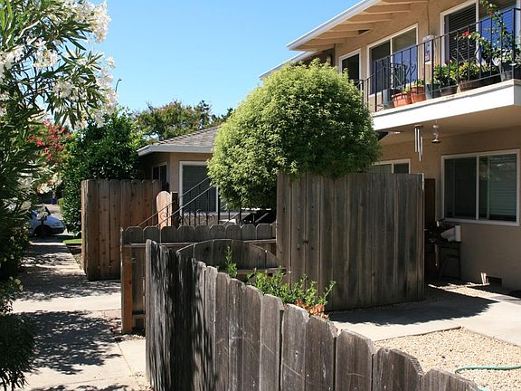 4th image of 3739 Underwood Dr