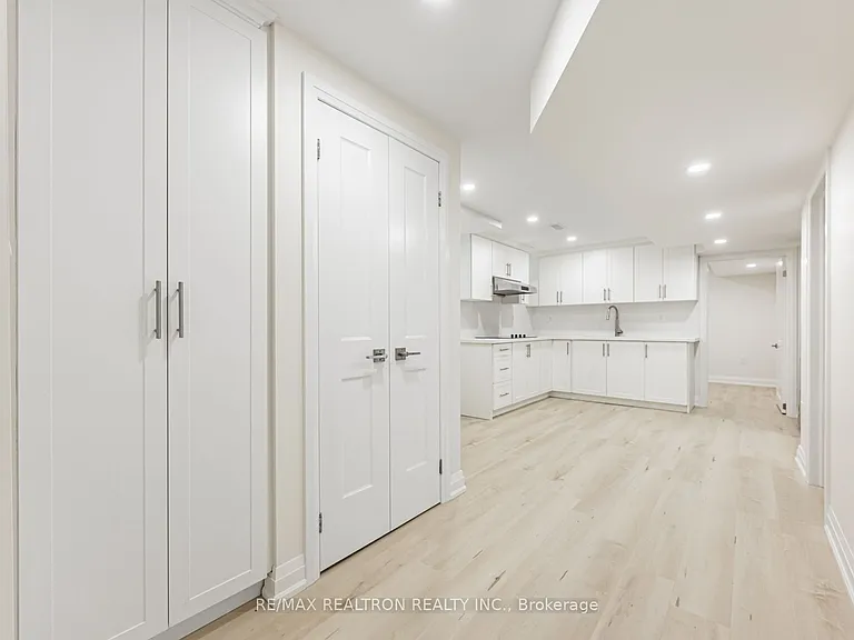 91 McRoberts Cres — Photo 5