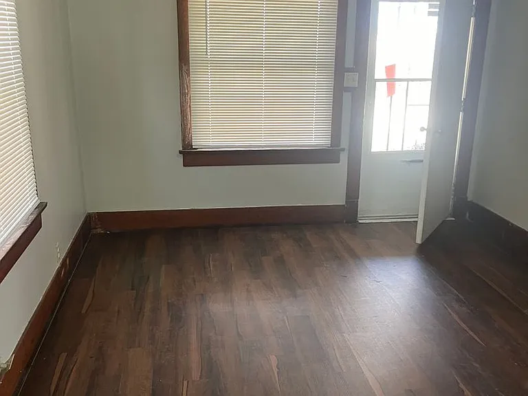 425 SW 3rd St — Photo 6
