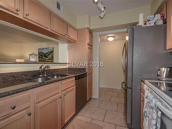 4th image of 778 Oakmont Ave Unit 301