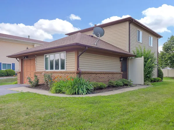 564 Sauk Ct, Carol Stream, IL 60188