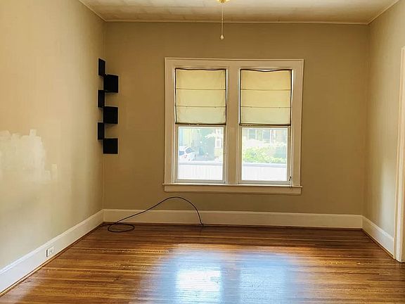 4th image of 829 Ashland Ave #1