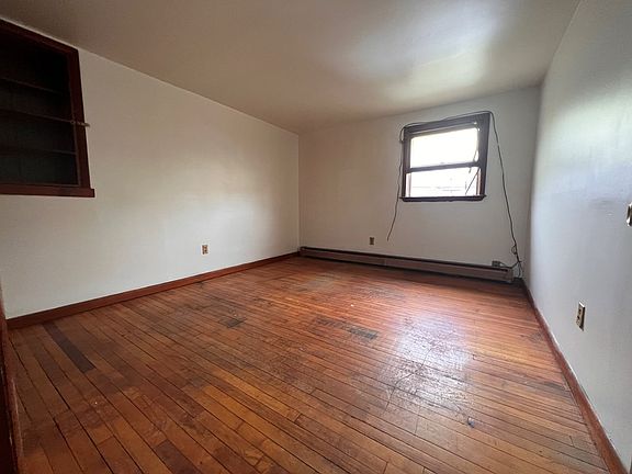 4th image of 860 East Ave