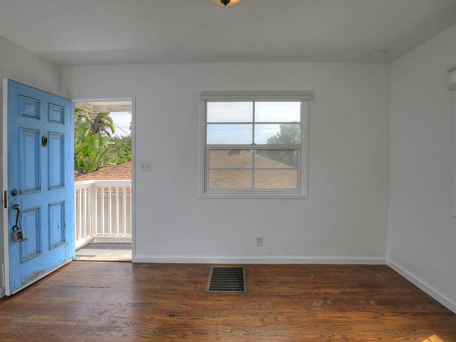 2 bed, 1.0 bath, $2,900 — Photo 2