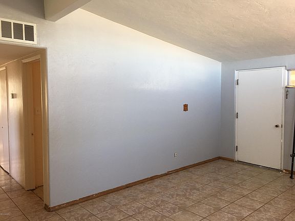 2nd image of 113 W 6th Ave