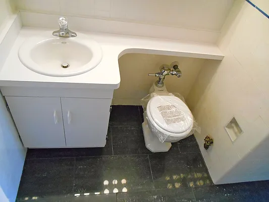 Rented by Carlyle Property Management | media 7