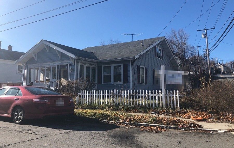 2nd image of 152 Lincoln St