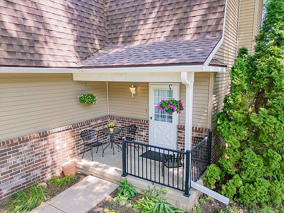 2nd image of 472 Basswood Ave
