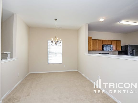 4th image of 1043 Black Oak Dr