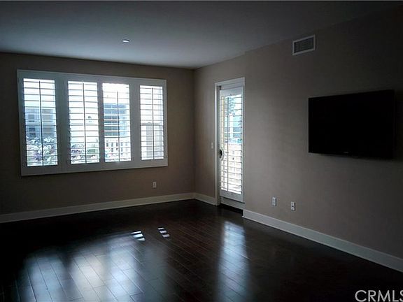 3rd image of 2367 Jefferson St #101